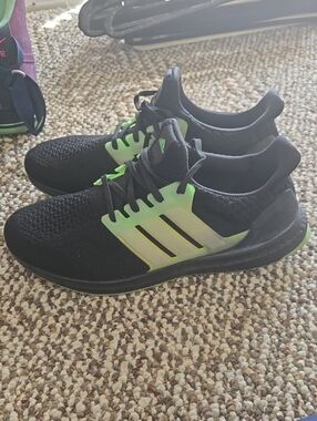 adidas Men’s Black & Neon Green Supportive Running Sneakers